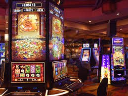 Slot game reels and jackpot display on kkjili platform